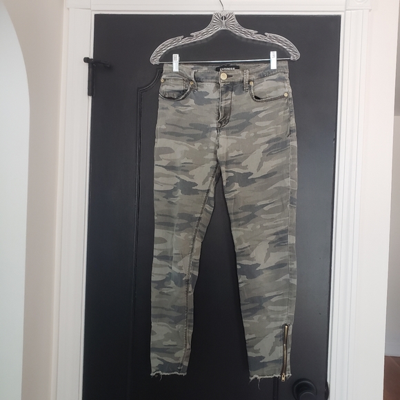 Express Pants - Express Camo Ankle Zip Leggings